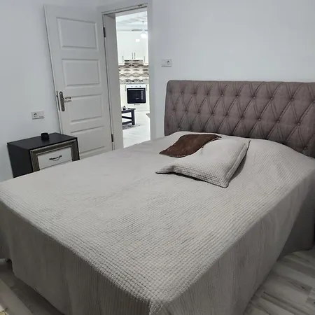 Apartment Saroz Akila *